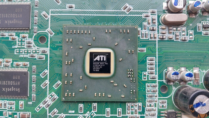 Графический процессор ATI Radeon 9600Pro 128 Мб.