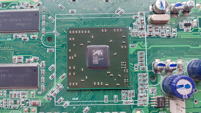 Графический процессор ATI Radeon 9600Pro 256 Мб.