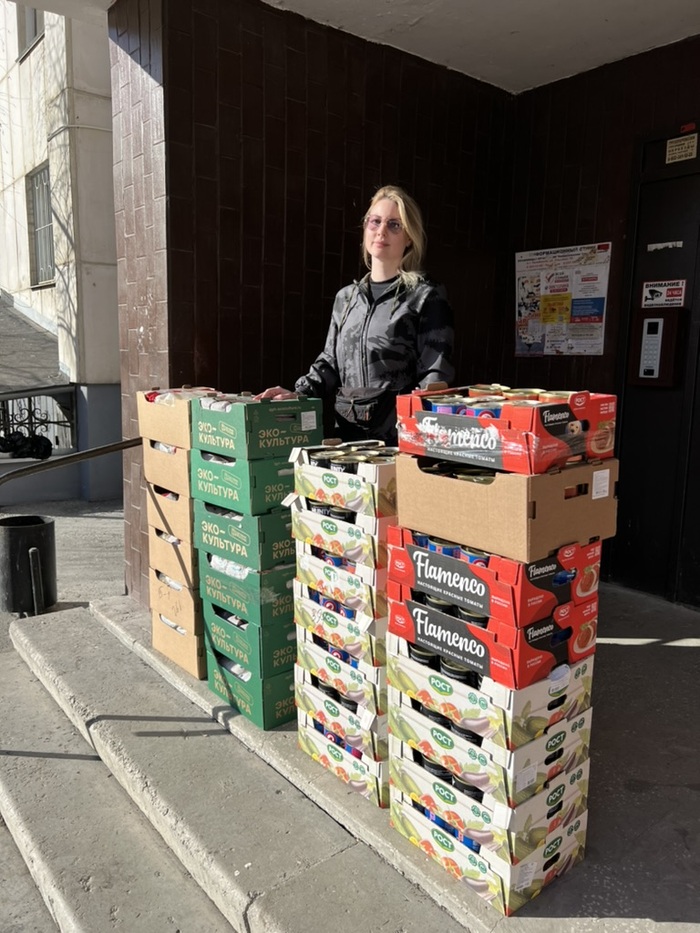 27 полных коробок, это больше 300 кг разного корма