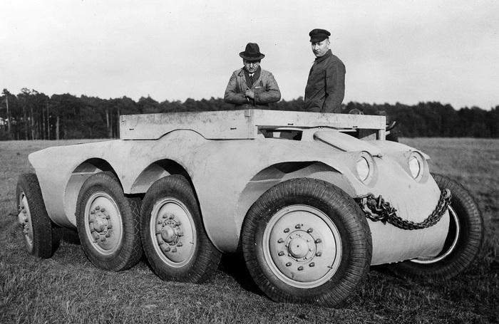 ����������������� ��������������� Daimler-Benz ����������� ���������� �����. �������� ��� ������������� ARW � MtW 1 (Achtsradwagen � Mannschaftstransportwagen-1). ������ ��������� 26 ������ 1929 ����, �� ������ ��� � ��������.