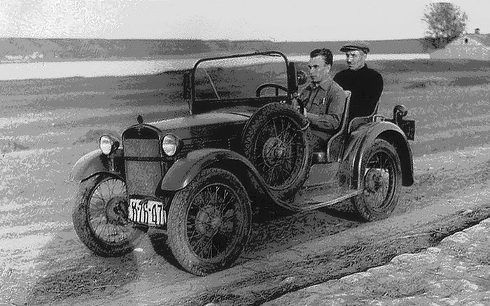 BMW-Dixi DA2 3/15 PS � ������ ������ ���������� ���������. ��������� ����������� ���������� Kübelsitzwagen � ����������� � �������������� ���������. � ������� ����� ����� �������������� � ����� � �������� ������������� ����������.