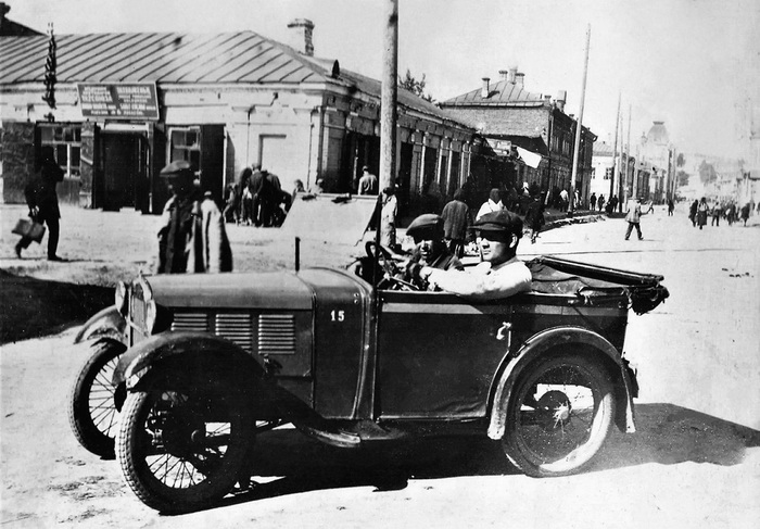 BMW-Dixi DA2 3/15 PS �� ������ ������. ������ ����� �������� �������� � �����, �� � ����������� ������. �� ����� ����� ���������� �����, ������ ���������� ��� ������� ������. ����� ���������� ����� ������ ��������� � ������������ ���������� ��������.