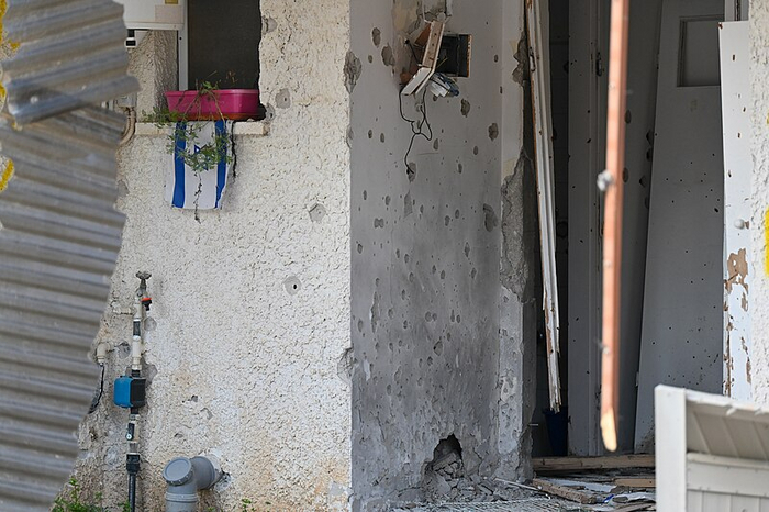 Следы от автоматов и гранат