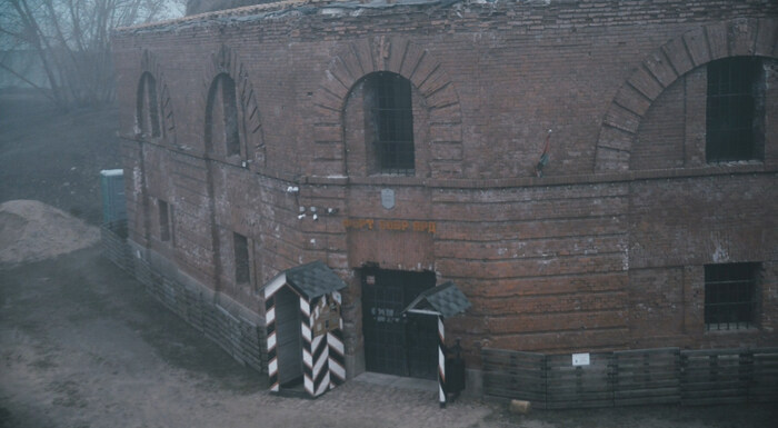 Бобруйский Форд Боярд. Не такой захватывающий, но зато хоть за зданием присматривают.