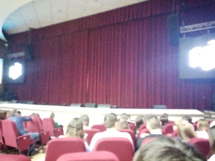 Занавес закрыт