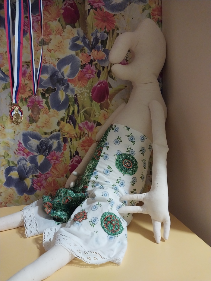 Теперь штанишки нацепим :)