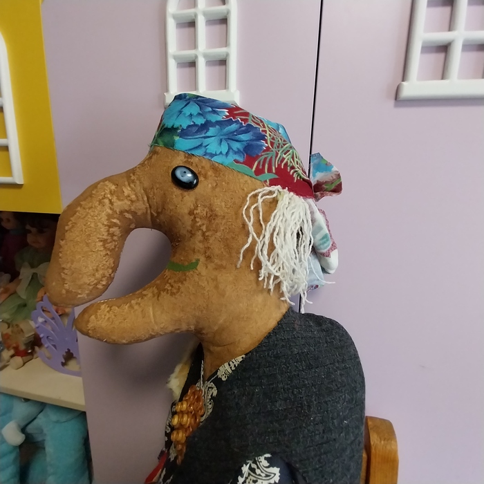 Глазки из природных полудрагоценных камешков.