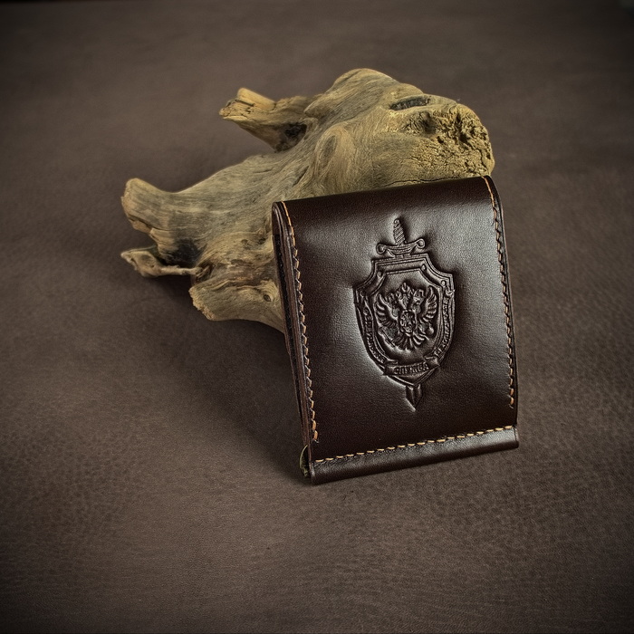 Герб на кошельке.