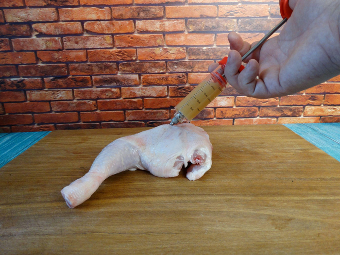 Так рассол выглядит в шприце.