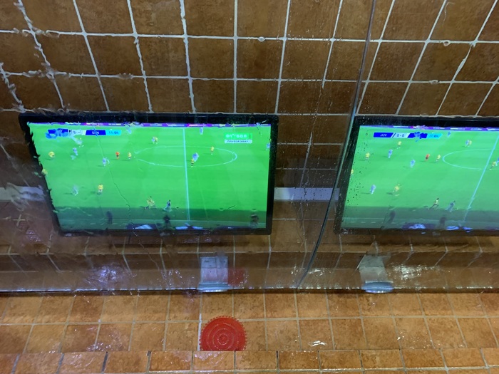 Мне досталась «старая сеньора». А что они счет не открывают?