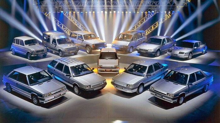 И это тоже не фотомонтаж: в этой «ромбической» угловатой компании Cherokee выглядит своим не только благодаря дизайну