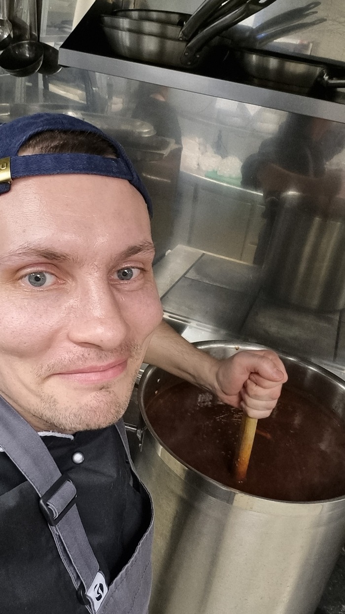 Я варю 30 с лишним литров соуса BBQ