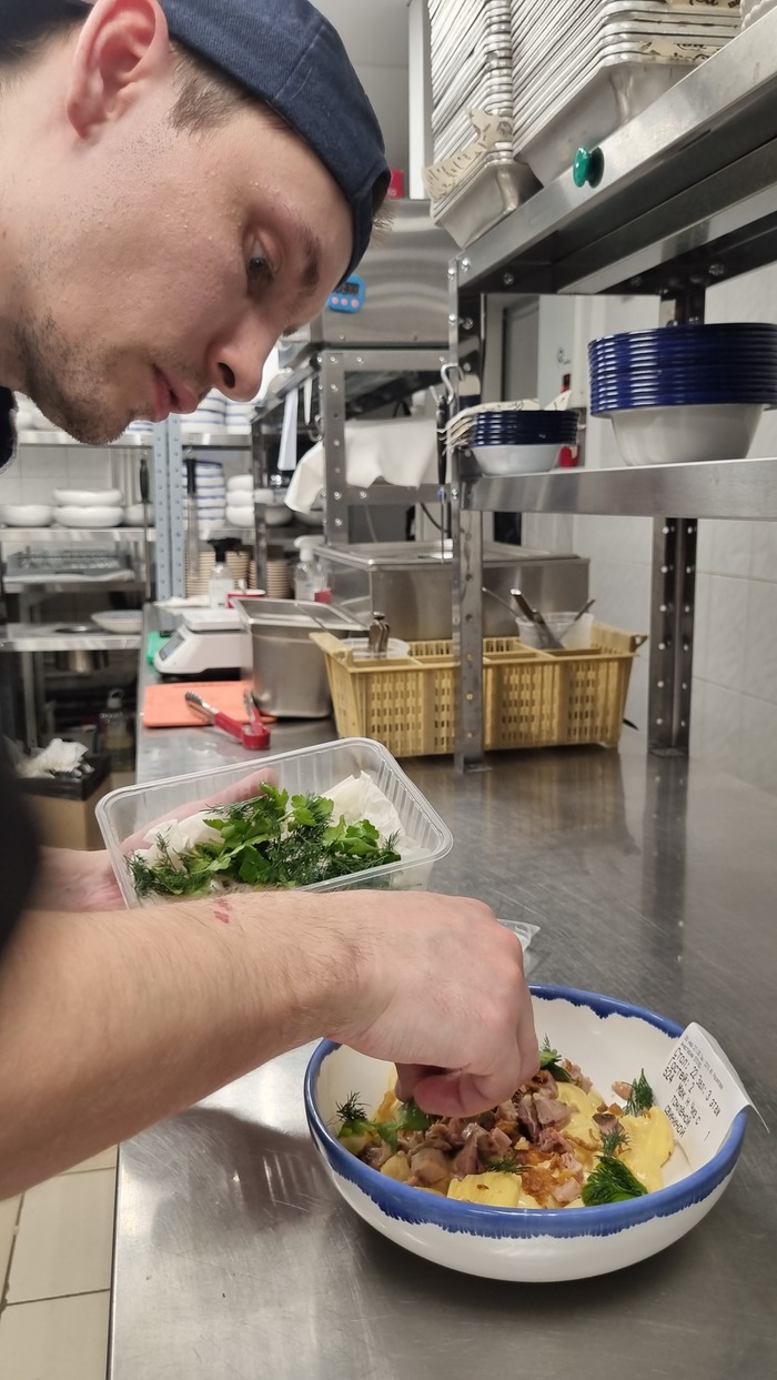 Украшаю блюдо.