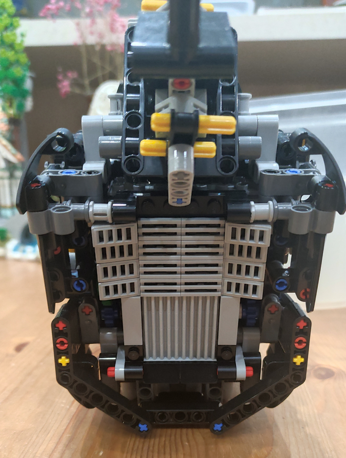 Декоративная решётка радиатора.