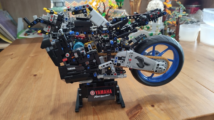 Табличка в этот раз совсем простая. Нет технических характеристик.