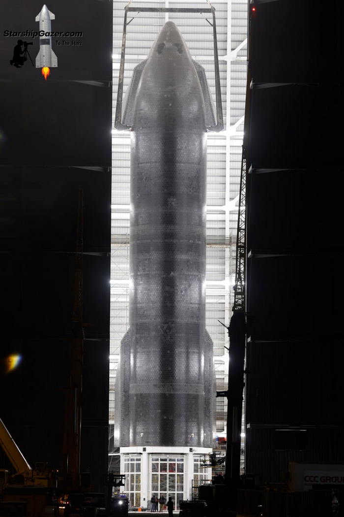 Свежайший прототип корабля Starship, прямо с иголочки.