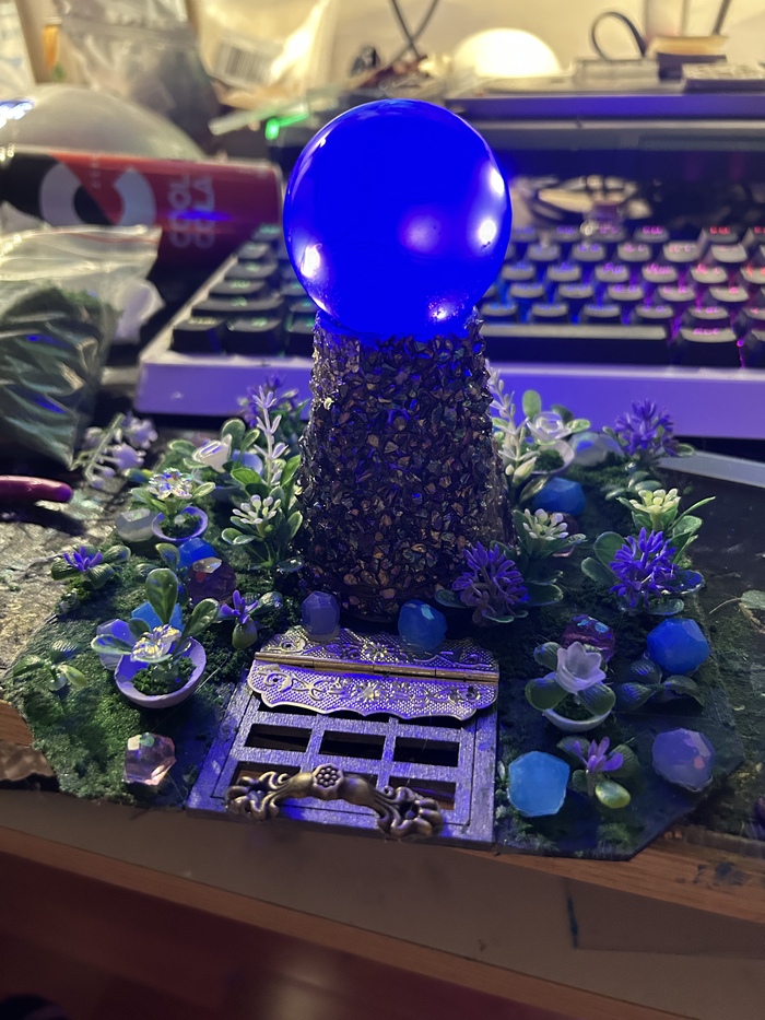 Ни одна башня не может обойтись без шляпки и Ока Саурона