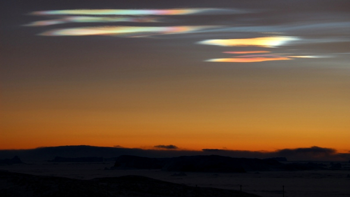Перламутровые облака Антарктиды. Взято из Яндекс-картинок