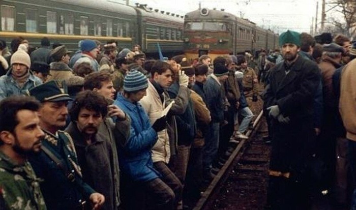 Участники «поезда дружбы», которых не пустили в Севастополь, блокируют железную дорогу