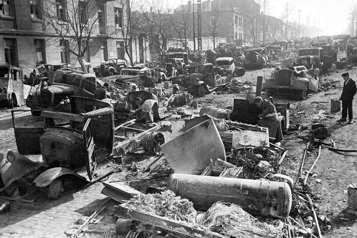 Улицы Одессы в первые дни после освобождения от фашистской оккупации. Фото - Георгий Зельма