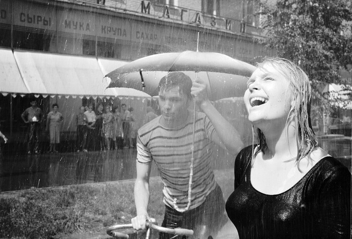 Светлана Беседина и Олег Видов. Кадр из кинофильма "Я шагаю по Москве"