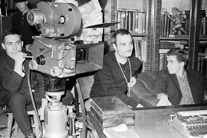 Оператор Вадим Юсов, Георгий Данелия и Алексей Локтев на съемках сцены с полотером