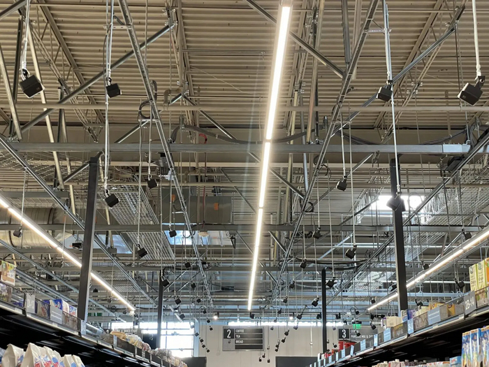 ������� ����� ���������� � �������� Amazon Fresh. ��������: <!--noindex--><a href="https://pikabu.ru/story/pravda_li_chto_v_umnyikh_magazinakh_bez_kass_ot_amazon_vmesto_iskusstvennogo_intellekta_rabotala_tyisyacha_indiytsev_11314202?u=http%3A%2F%2FReddit.com&t=Reddit.com&h=fbf4a22512c90b01c7a97a4045059729d7ed68da" title="http://Reddit.com" target="_blank" rel="nofollow noopener">Reddit.com</a><!--/noindex--> (@<a href="https://pikabu.ru/story/pravda_li_chto_v_umnyikh_magazinakh_bez_kass_ot_amazon_vmesto_iskusstvennogo_intellekta_rabotala_tyisyacha_indiytsev_11314202?u=https%3A%2F%2Fwww.reddit.com%2Fr%2Foddlyterrifying%2Fcomments%2Fxhrcy4%2Fthe_amount_of_cameras_in_the_new_amazon_fresh%2F&t=oddlyterrifying&h=16451837054722bcf57f9d123d2b30a927877349" title="https://www.reddit.com/r/oddlyterrifying/comments/xhrcy4/the_amount_of_cameras_in_the_new_amazon_fre..." target="_blank" rel="nofollow noopener">oddlyterrifying</a>)