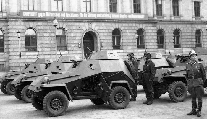 ��������� ����� ��������������� ��-64�, ��� � ��������� ���-67�, �� ����� ������� �� ������, �������� �� ��������� Kasernierte Volkspolizei.