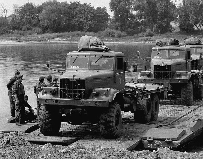 ����-255�1 �������� �� ���������� ���������� �����. � ��������-�������� ���� ����������������� (���-�) ������� 54 ����� ����������, ������������ 32 ������ ����� ��������, 4 ��������� � 16 ��������� �������.