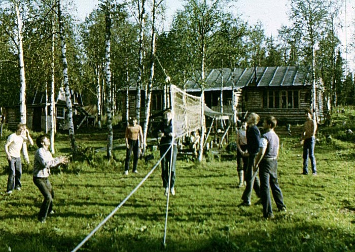 Ниолсовская база. Кадр из фильма "В горах Урала", 1987 года. Её там Михаил Заплатин очень хорошо наснимал.