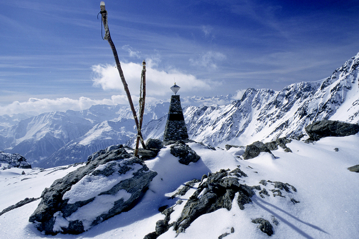 То самое место, где нашли обледеневшее тело возрастом 5500 лет.