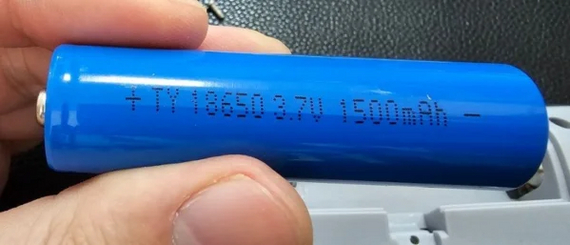 Аккумулятор и потребление: 1500 мА*ч, сменный типоразмера 18650.