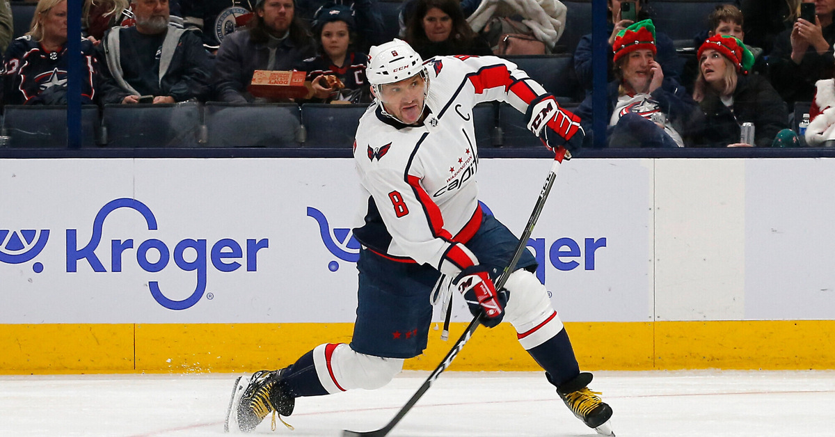 Овечкин забитые шайбы. Грег хоу гуд хоккеист. Овечкин забил. Овечкин забитые шайбы. Сколько осталось голов овечкину до рекорда грецки.