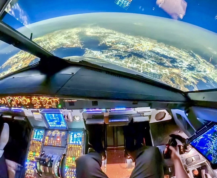Чем занимается пилот за 10 часов полета | Пикабу