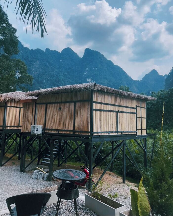 Ночевать остановилась в 45 минутах от озера, в Bridge Hill Cafe, такие вот там бунгало.