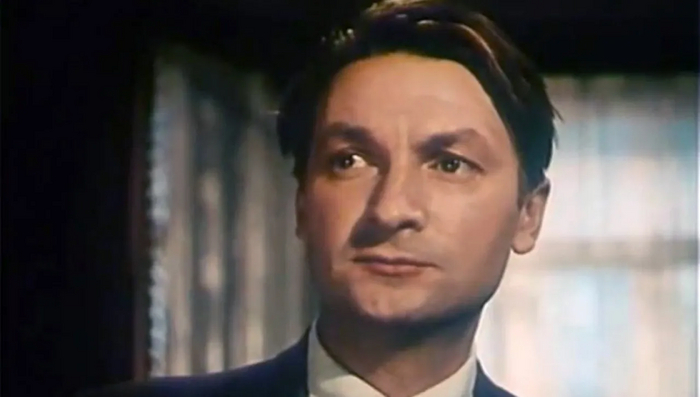 "Она любит вас", 1956