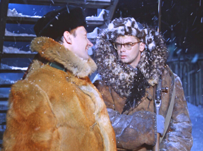 - Бабуля, закурить есть? ("Операция Ы")