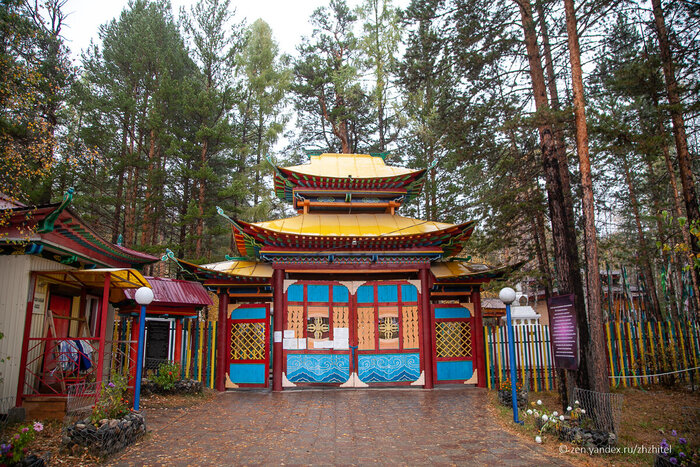 Дацан рядом с Хойто-Голом