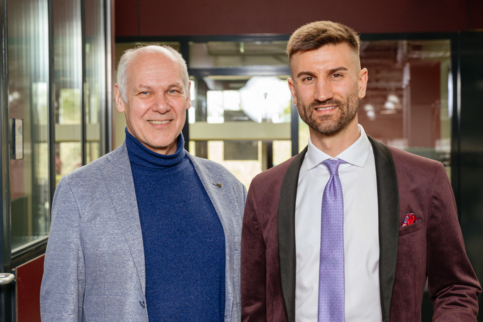            . :   / Oliver Dietze