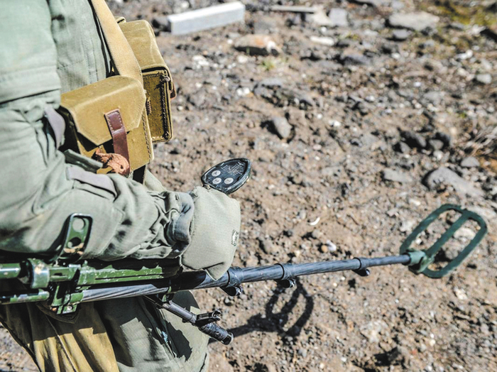 : <!--noindex--><a href="https://pikabu.ru/story/mobilizovannyiy_saper_rasskazal_o_rabote_v_zone_svo_vsu_minirovali_svoikh_dvukhsotyikh_11356425?u=http%3A%2F%2FMIL.RU&t=MIL.RU&h=90435c4d4c9c477661894cf8f63810b8cb5ea4c5" title="http://MIL.RU" target="_blank" rel="nofollow noopener">MIL.RU</a><!--/noindex-->