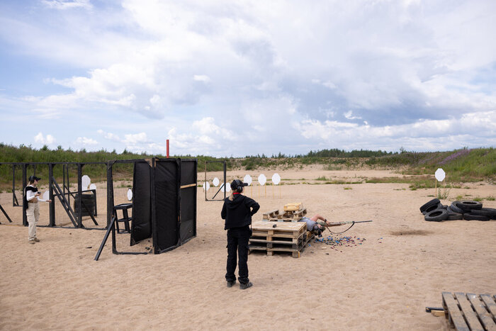 Одна из стрелковых галерей. Жителям Петербурга сильно повезло, что в их регионе есть такой огромный стрелковый комплекс, где можно отлично пострелять и даже принять участие в спортивных соревнованиях по практической стрельбе.