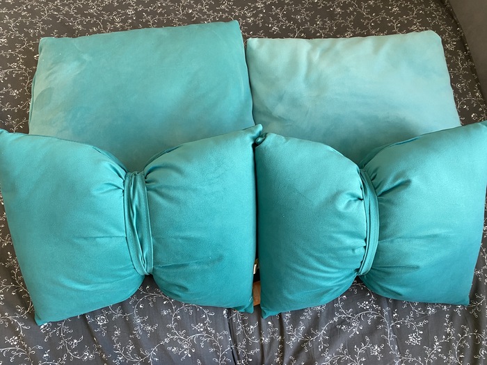   !  ,          &#x1F60D;&#x1F62D;