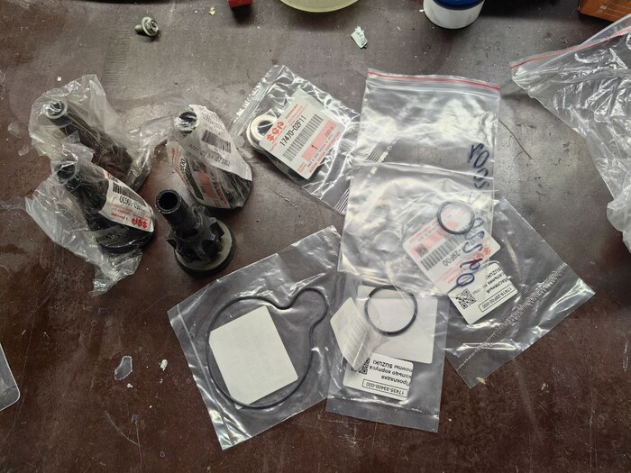 сайлентблоки и ремкомплект помпы