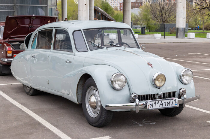 Эта Tatra 87 1942 года выпуска, похоже, не пропускает ни одного ретро-ралли.