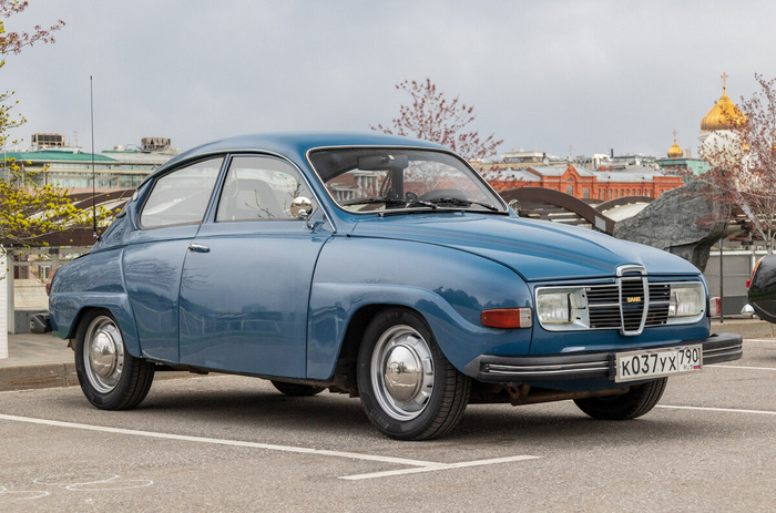 Saab 96 с узнаваемым округлым кузовом работы дизайнера Сикстена Сасона.