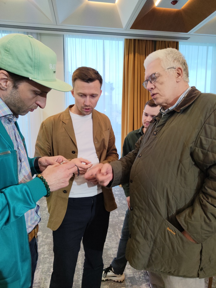 Новые российские часы "Хронотоп" от Антона Суханова