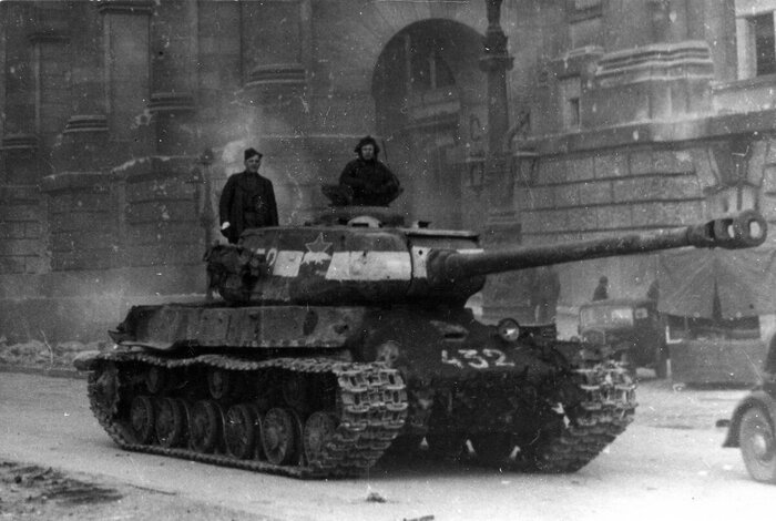  -2 104-      7-        1945-.  :       . :  Lesta Games.