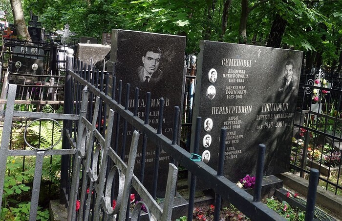 Могила Геннадия Шпаликова на Ваганьковском кладбище