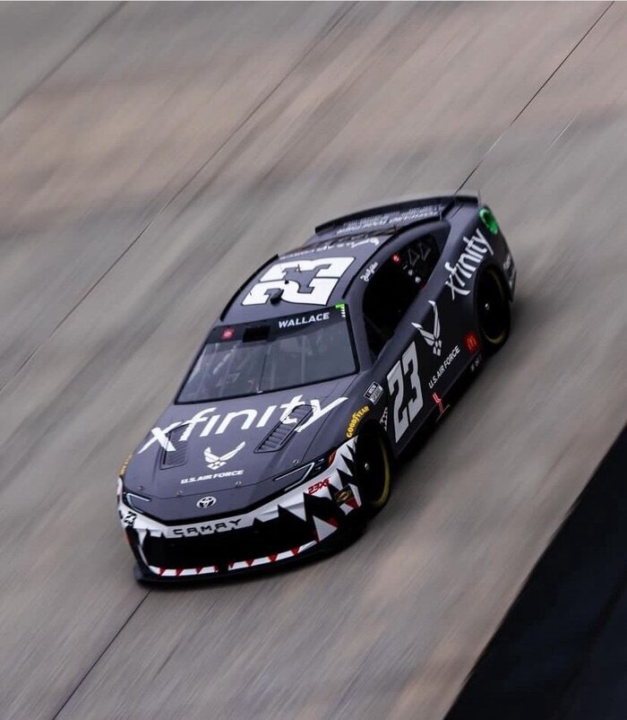 Toyota-"акула" Буббы Уоллеса на этапе в Алабаме