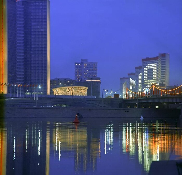 Праздничное оформление проспекта Калинина (Новый Арбат). 1 мая 1973 года